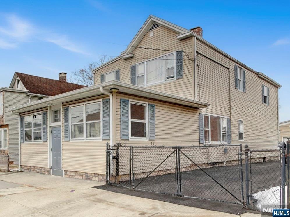 27 Honiss Street 2 - Photo 2