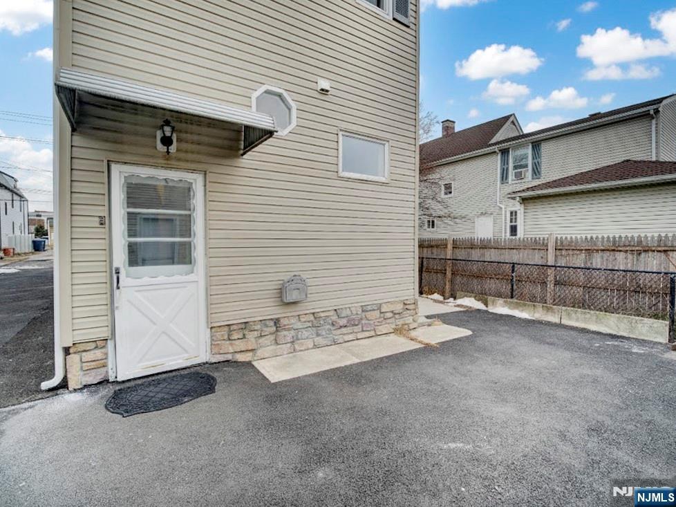 27 Honiss Street 2 - Photo 3