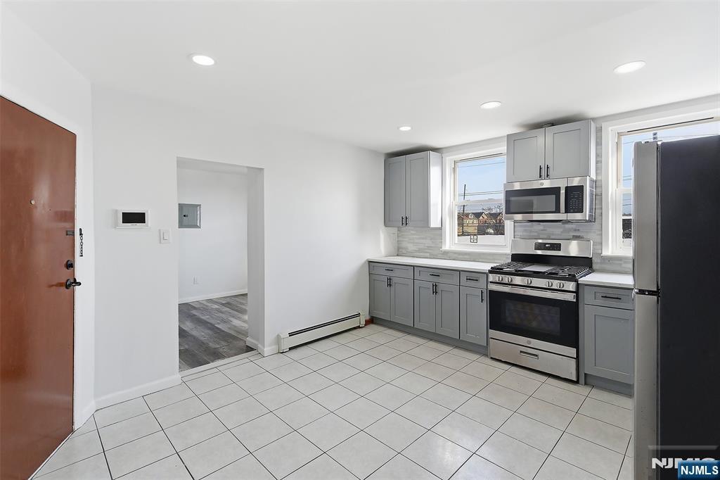 280 Wilson Avenue 2L - Photo 1
