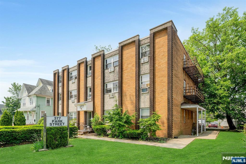 377 Park Street C - Photo 3