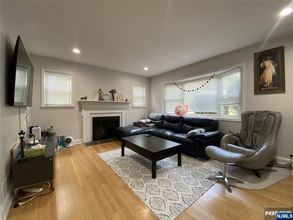 464 Hillcrest Road - Photo 2