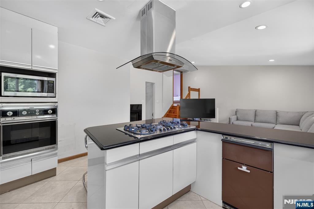 18-05 Saddle River Road — photo 17