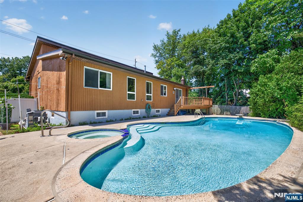 18-05 Saddle River Road — photo 27