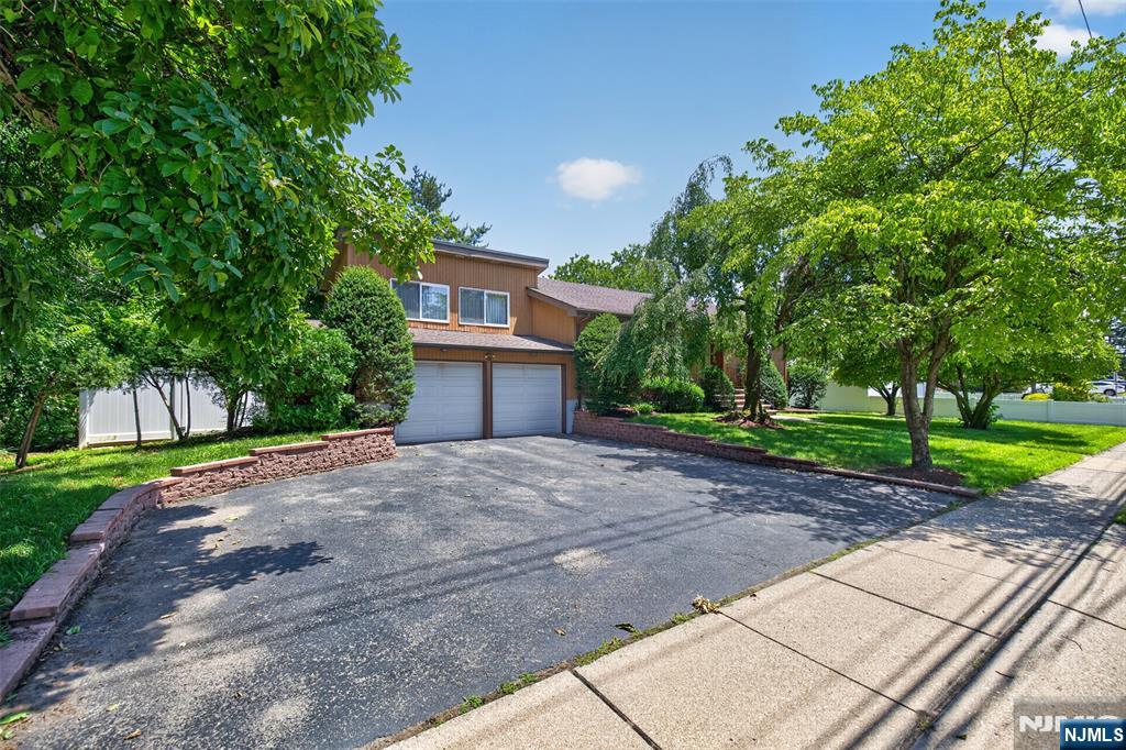 18-05 Saddle River Road — photo 31