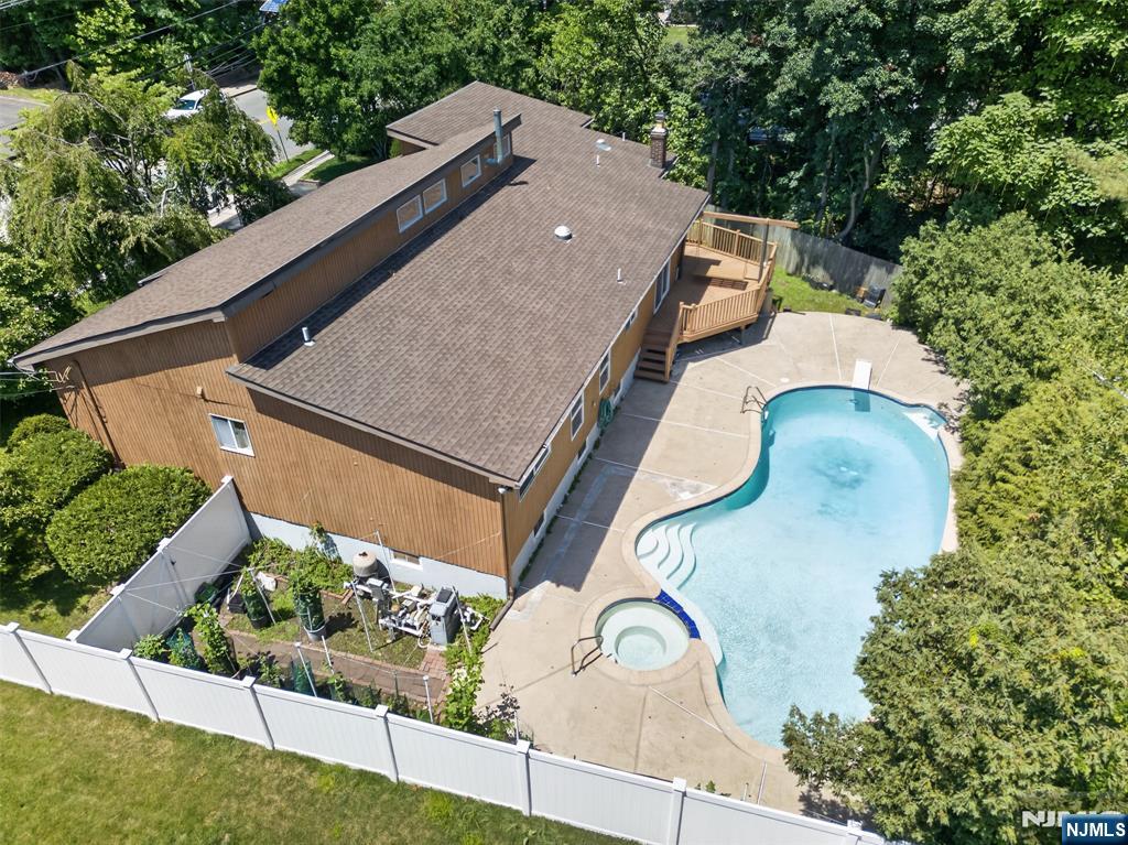 18-05 Saddle River Road — photo 36