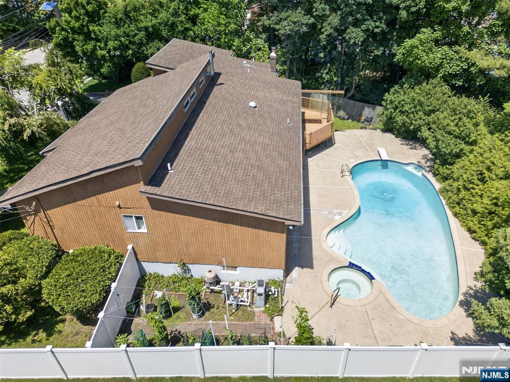 18-05 Saddle River Road — photo 37
