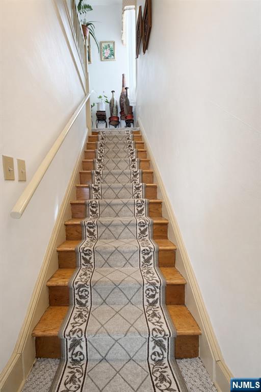 19 Burgess Place 2 - Photo 2