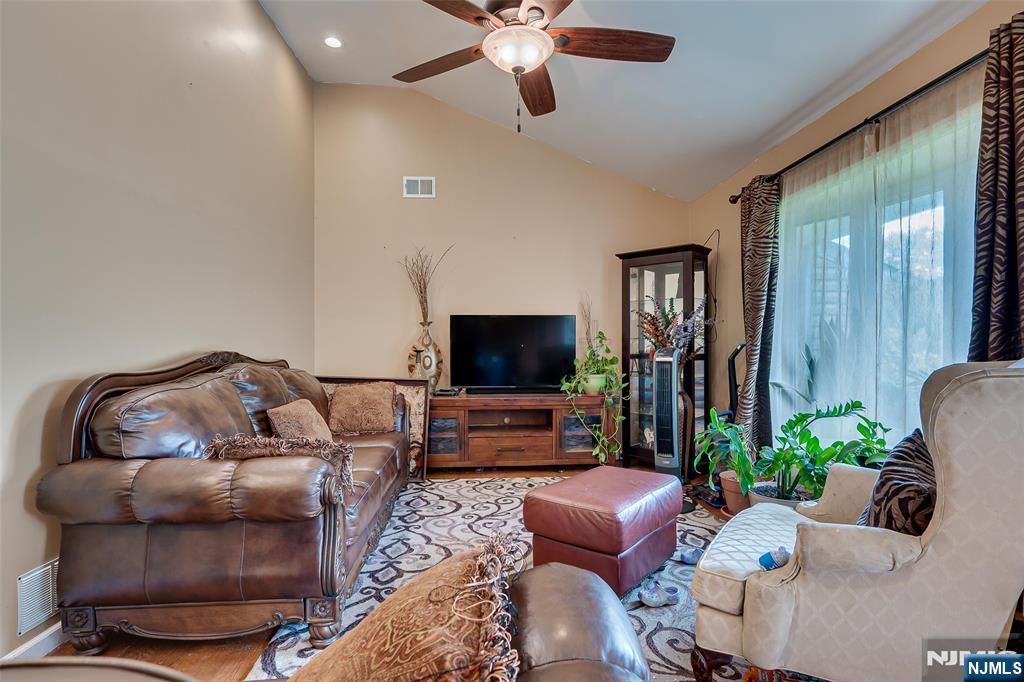 228 Henry Court - Photo 3