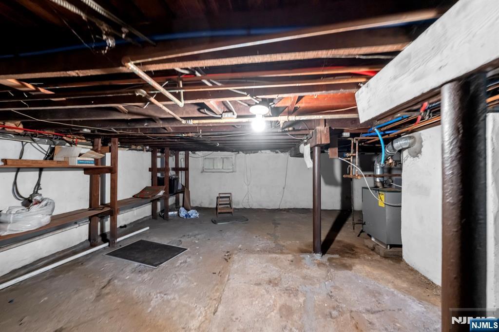 163 W Midland Ave, Paramus, NJ 07652