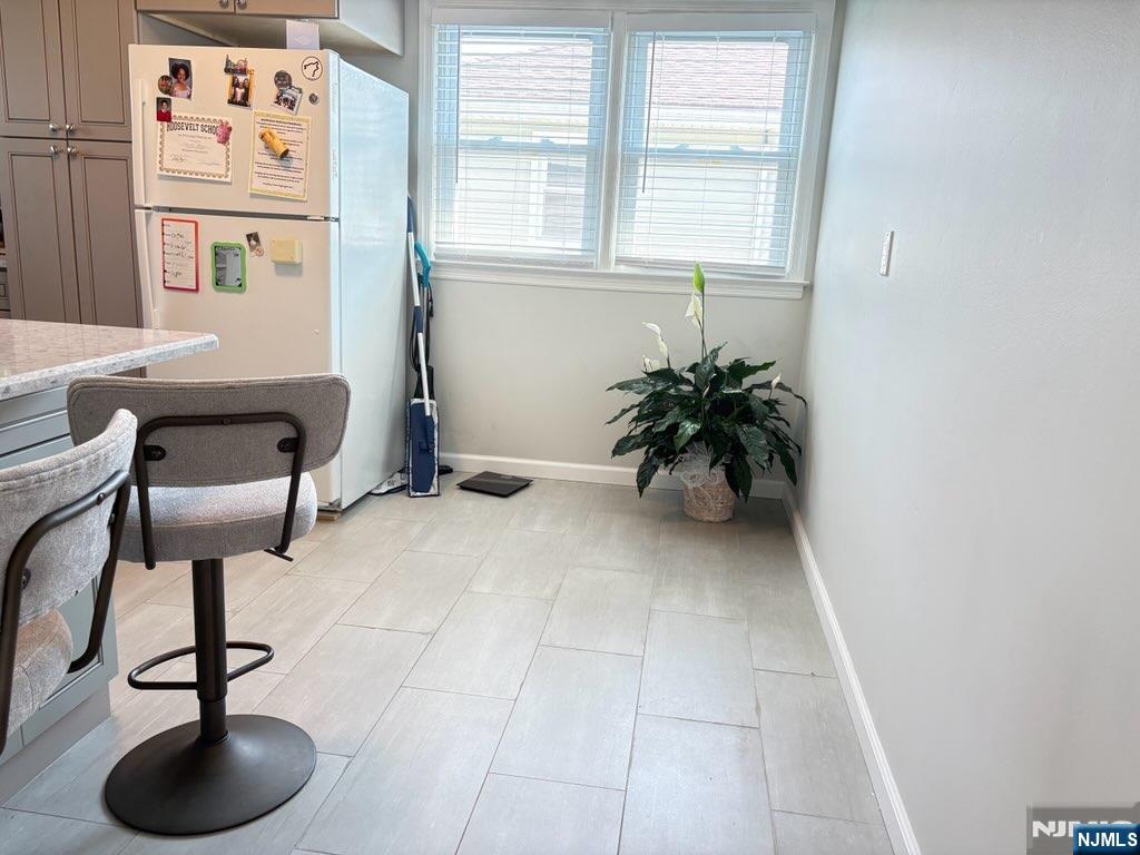 527 Anthony Court 2 - Photo 4