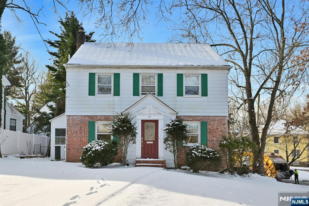 40 Clinton Avenue - Photo 1