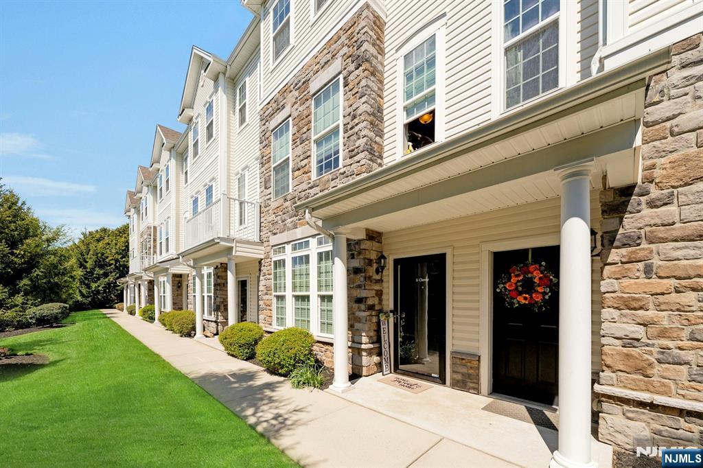 1 Clover Lane 101 - Photo 2