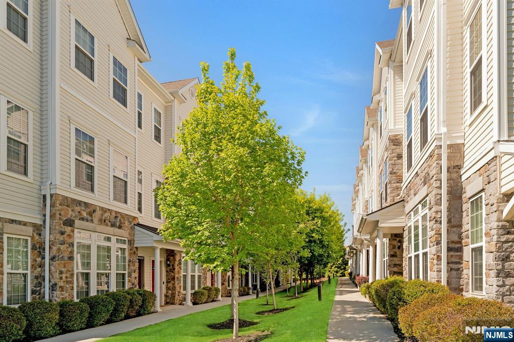 1 Clover Lane 101 - Photo 4