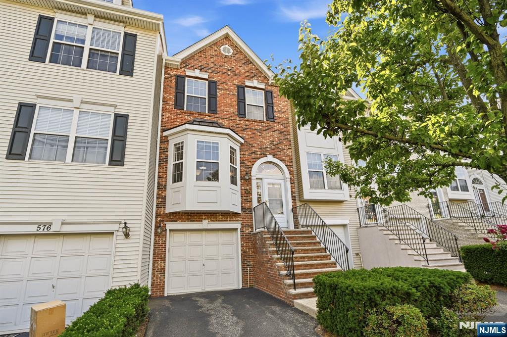 575 Coventry Drive - Photo 2
