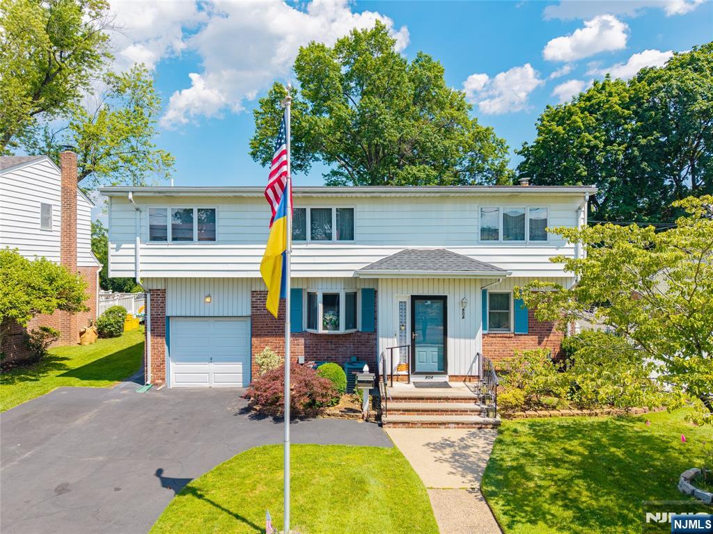 804 Saddle River Rd, Saddle Brook, NJ 07663