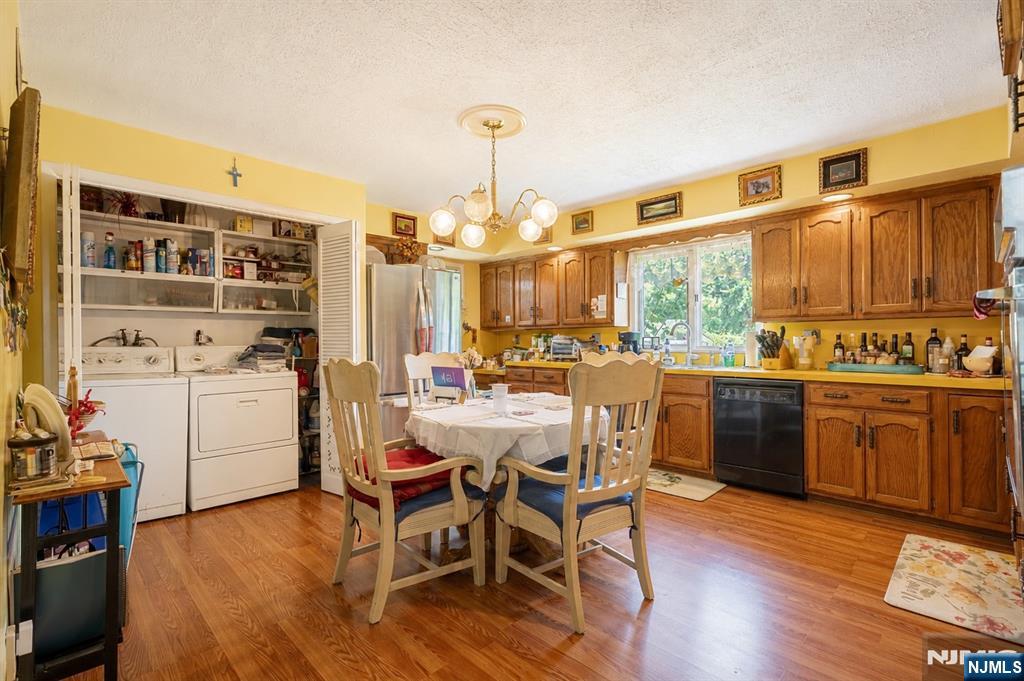 804 Saddle River Rd, Saddle Brook, NJ 07663