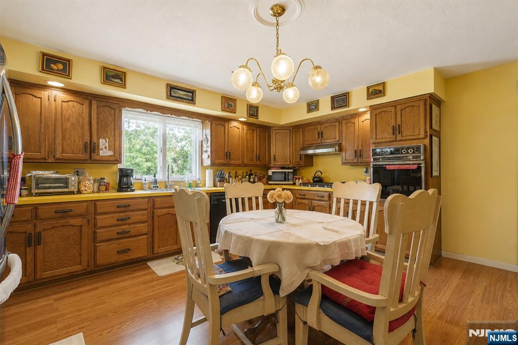 804 Saddle River Rd, Saddle Brook, NJ 07663