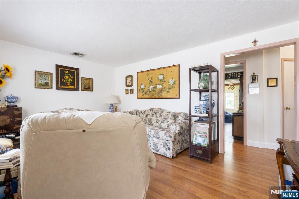 804 Saddle River Rd, Saddle Brook, NJ 07663