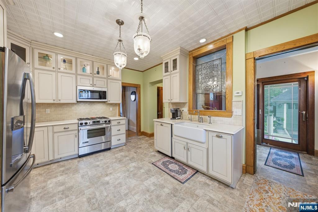 11 Willow Street — photo 16