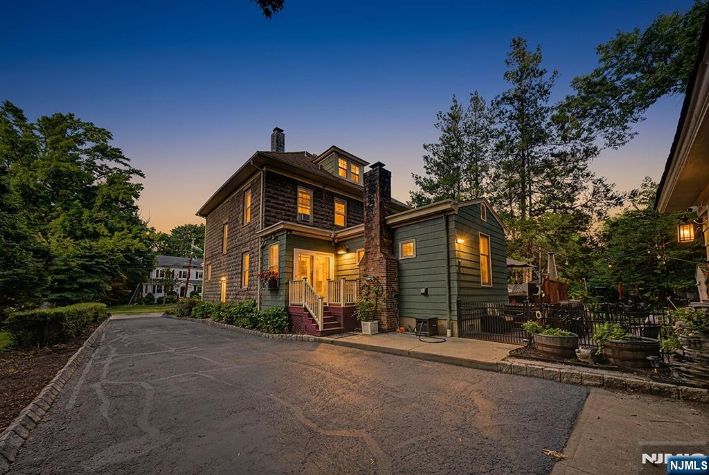 11 Willow Street - Photo 3