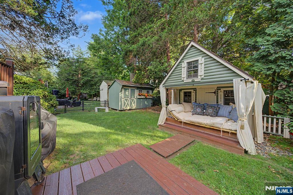 11 Willow Street — photo 40