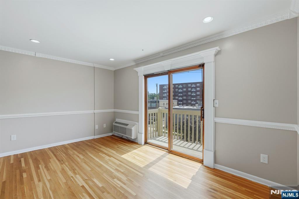 1 Coles Avenue 1C - Photo 3