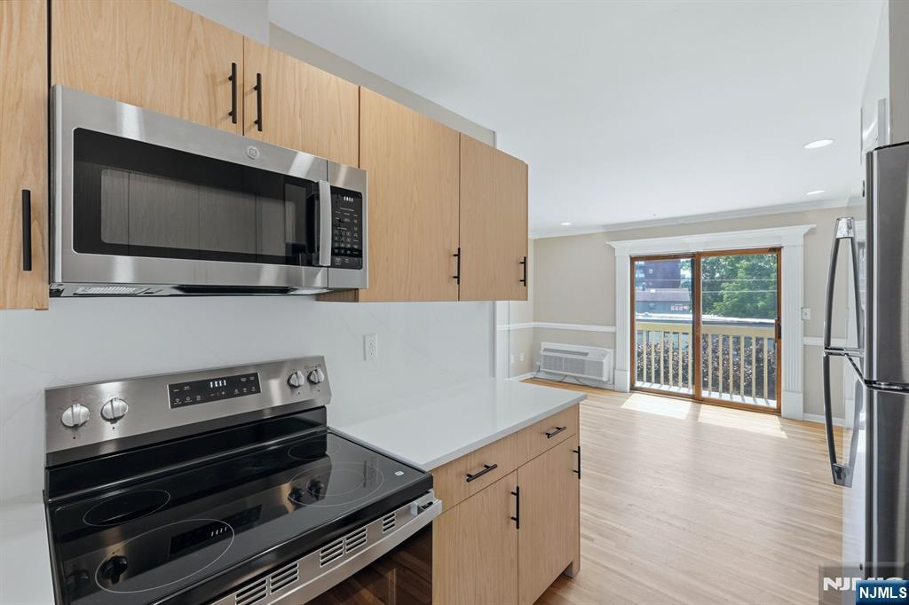 1 Coles Avenue 1C - Photo 4