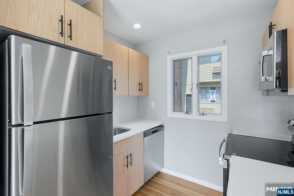 1 Coles Avenue 1C - Photo 5