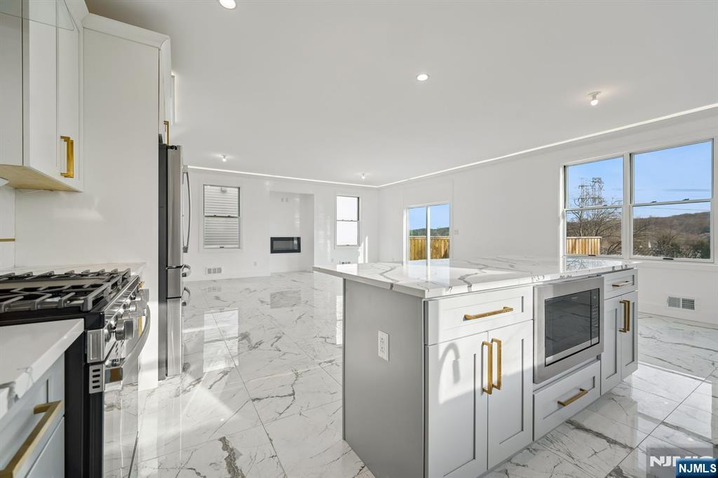 19 Mountain Avenue - Photo 2