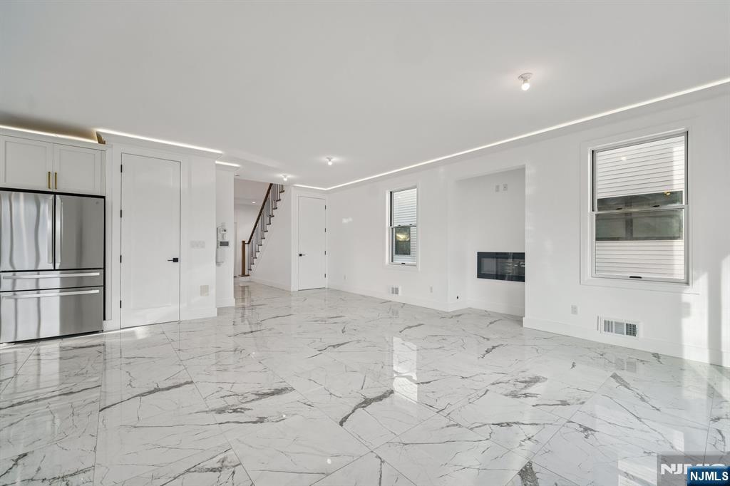 19 Mountain Avenue - Photo 5