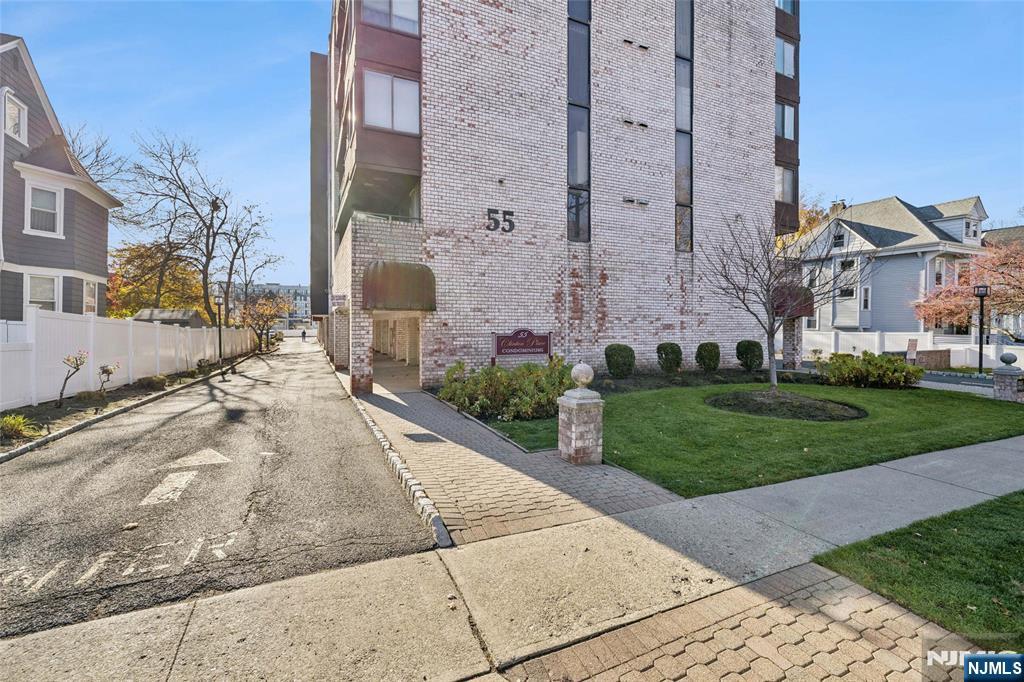 55 Clinton Place 510 - Photo 1