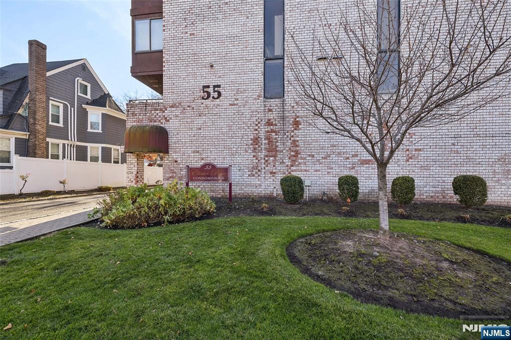 55 Clinton Place 510 - Photo 2