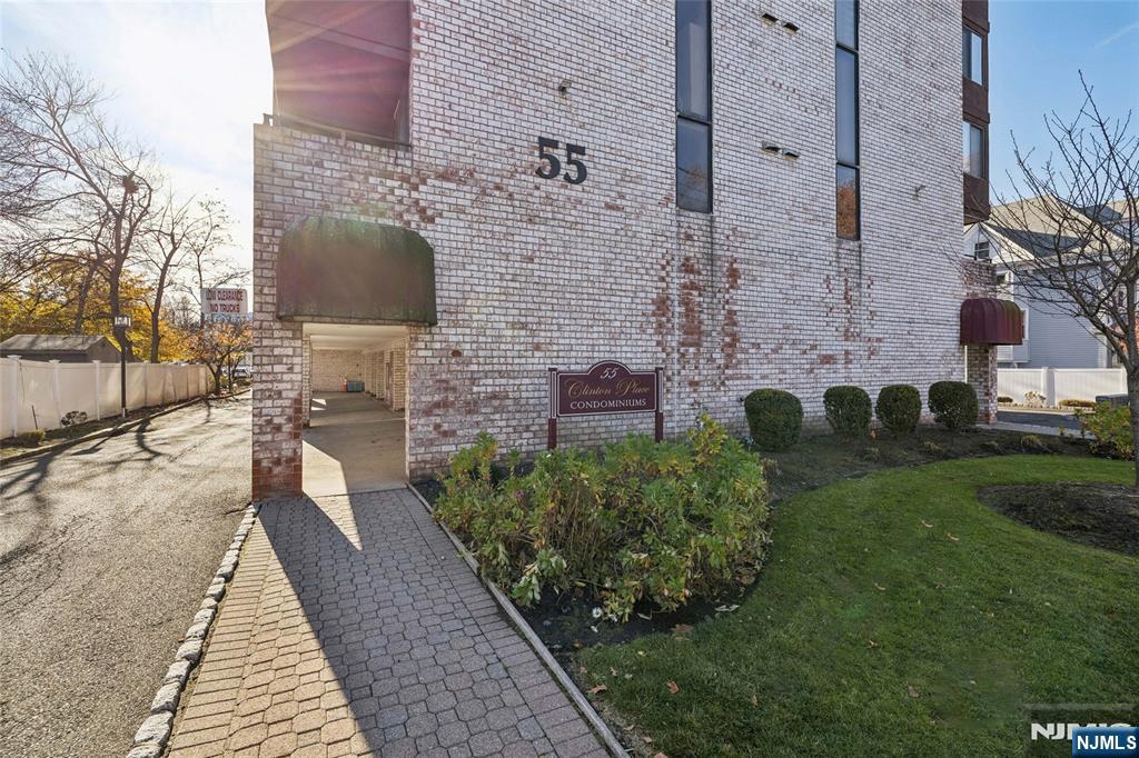 55 Clinton Place 510 - Photo 3