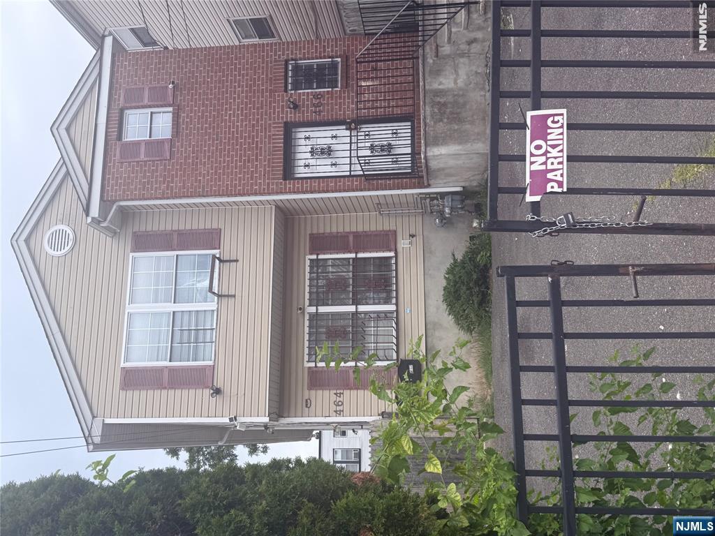464-466 16th Street - Photo 1