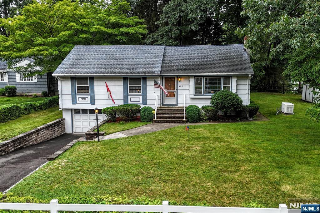 423 W Oakland Avenue - Photo 2