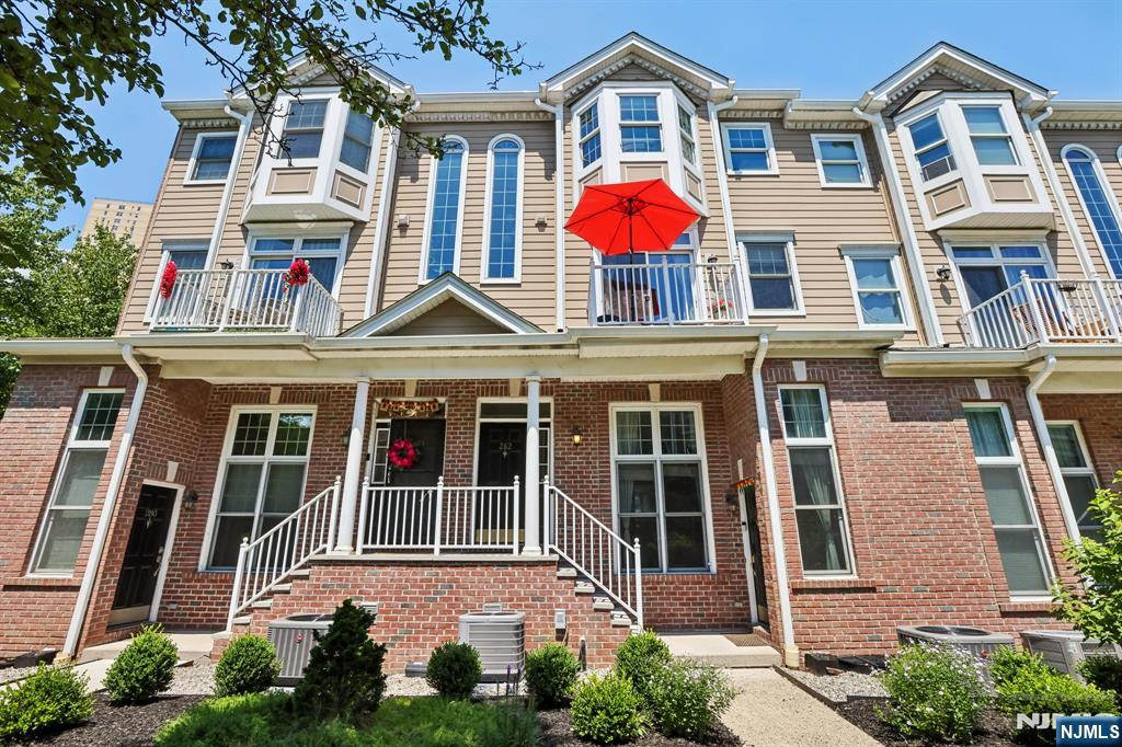 282 Roslyn Court 282X - Photo 3
