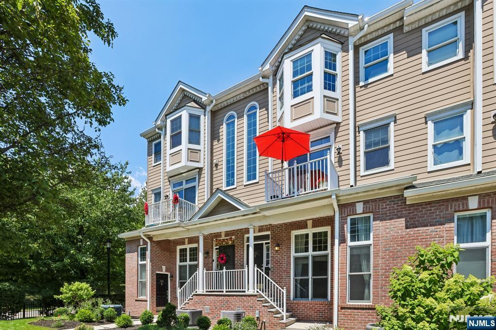 282 Roslyn Court 282X - Photo 4