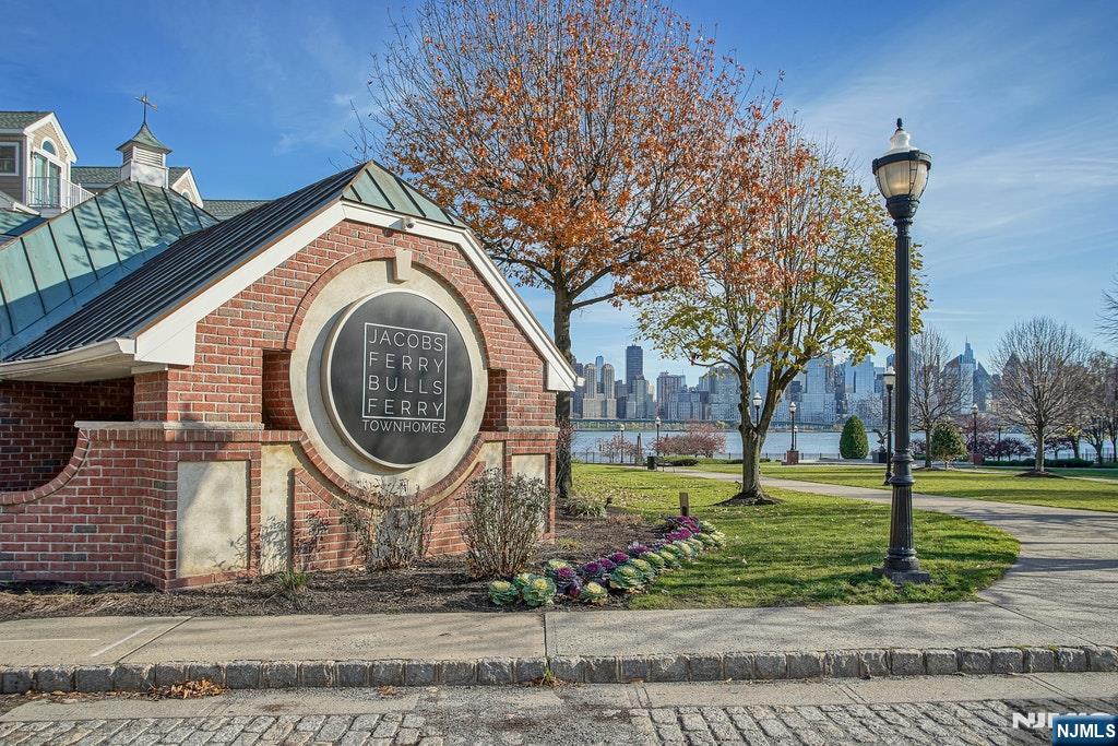 282 Roslyn Court #282X — photo 43