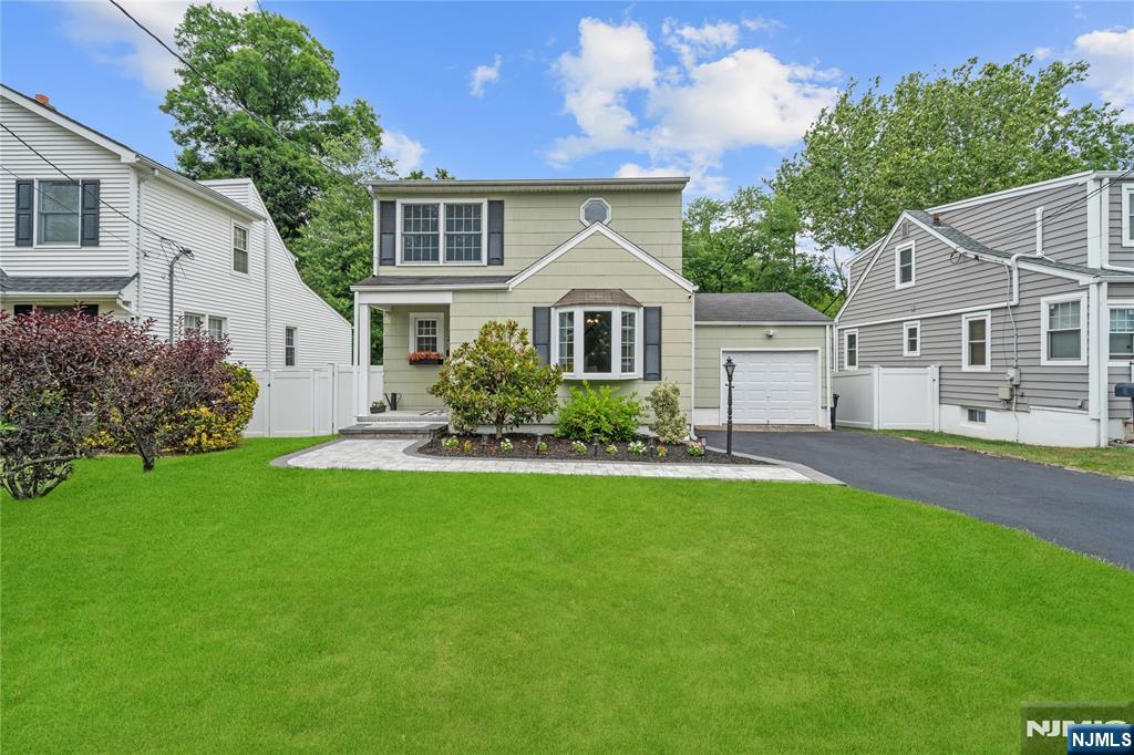 25 2nd Avenue - Photo 1