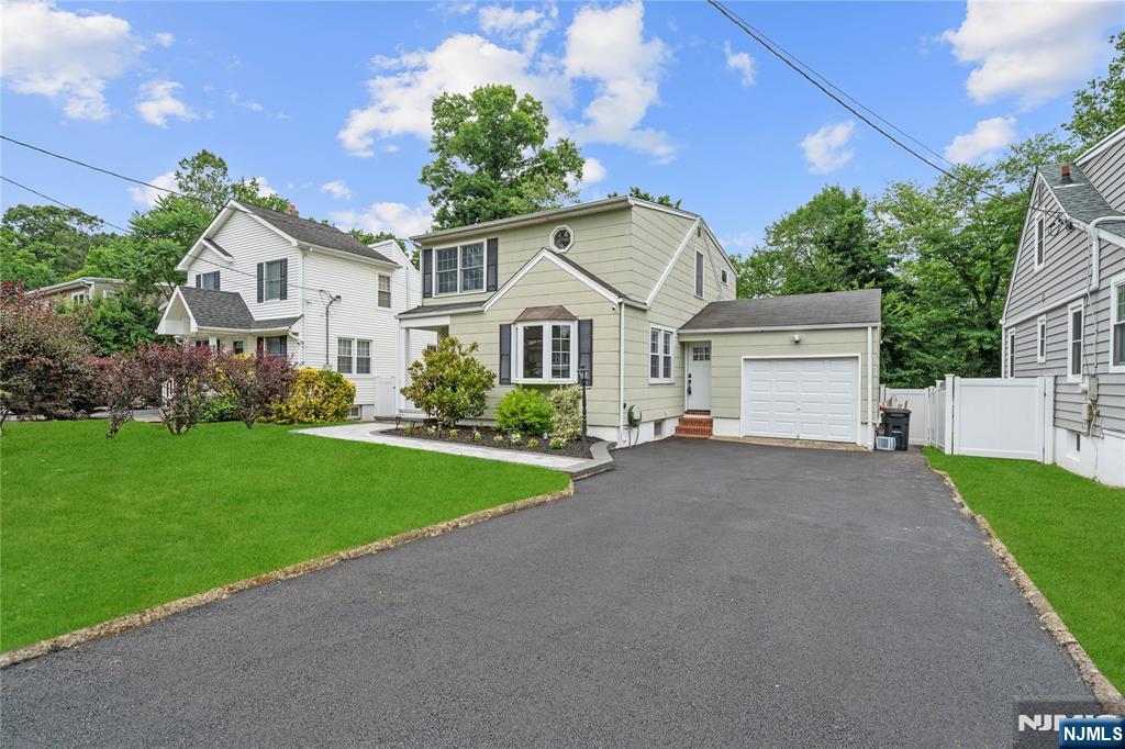 25 2nd Avenue - Photo 2