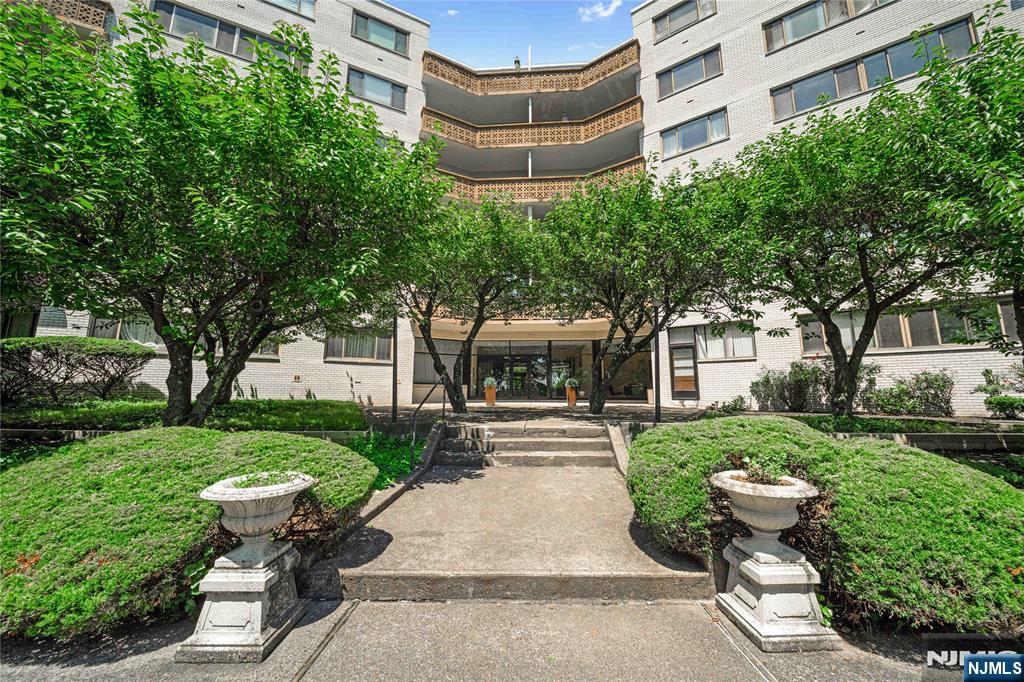 1375 River Rd #2B, Edgewater, NJ 07020