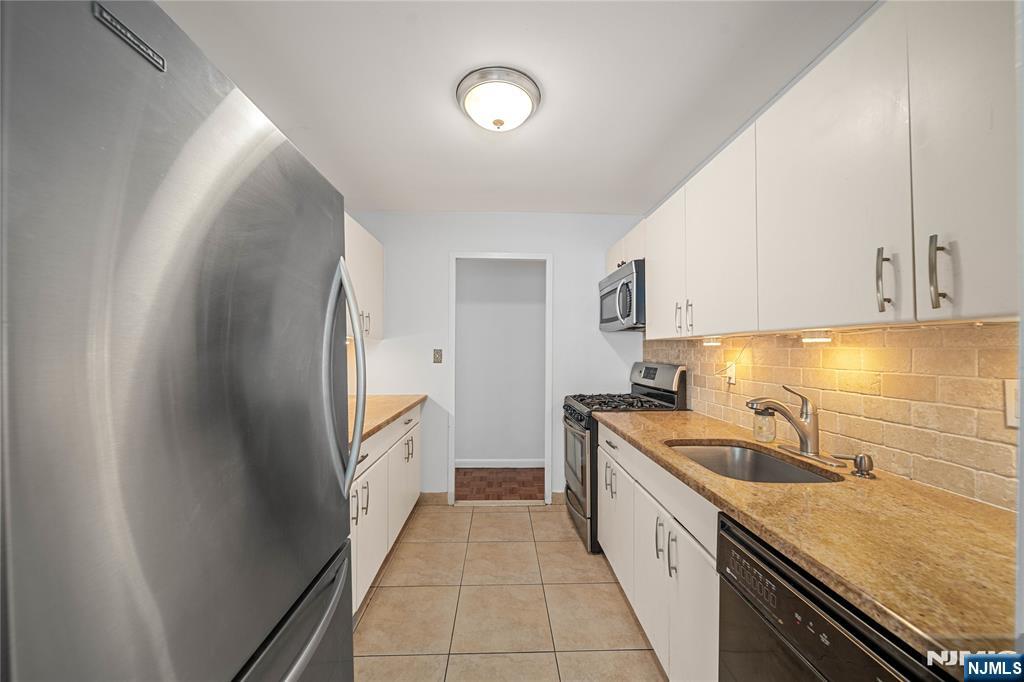 1375 River Road 2B - Photo 3
