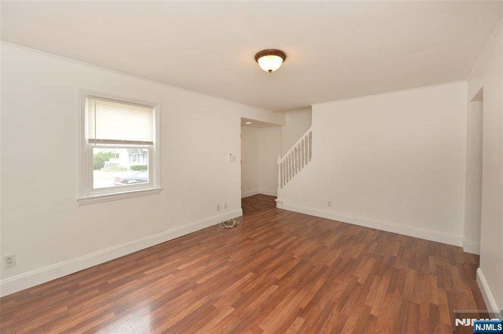 3-11 Lyons Avenue - Photo 2