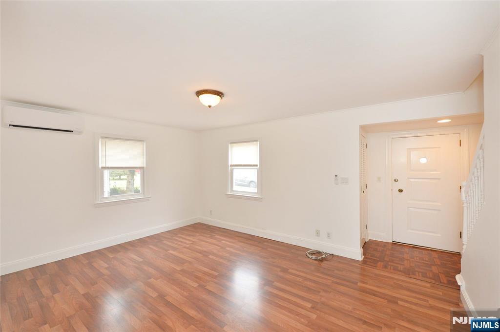 3-11 Lyons Avenue - Photo 3