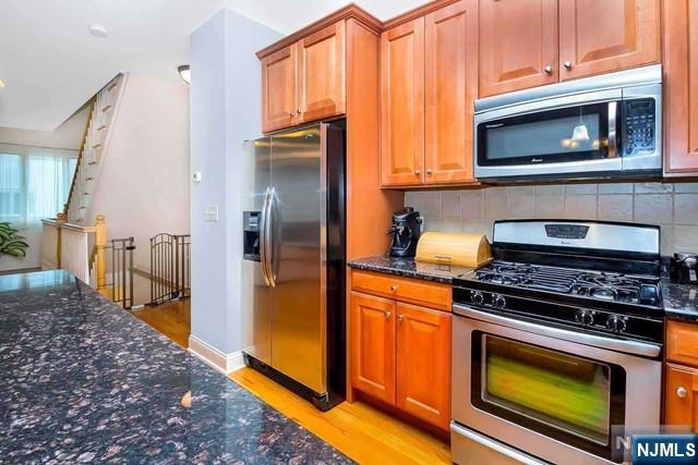 630 Valley Brook Avenue 19 - Photo 5