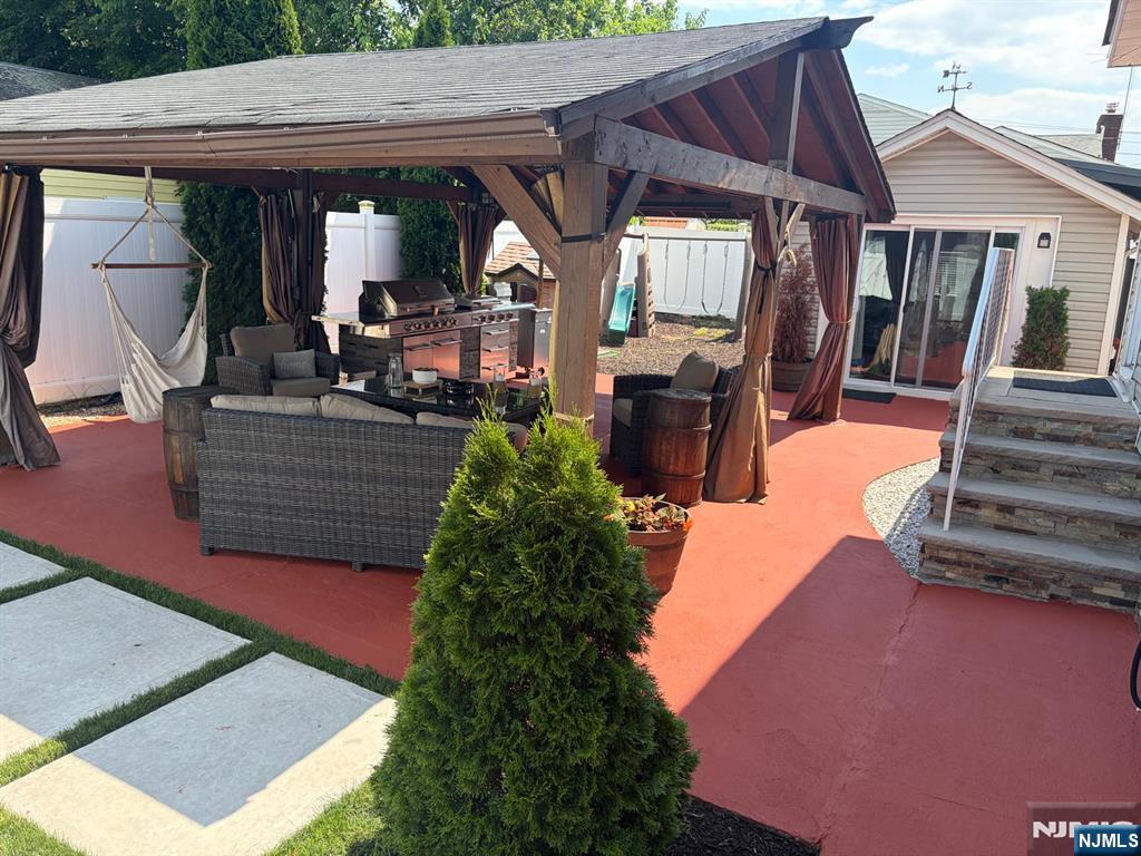 371 Simons Avenue