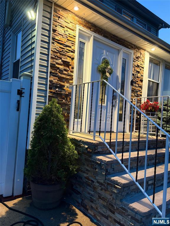371 Simons Avenue