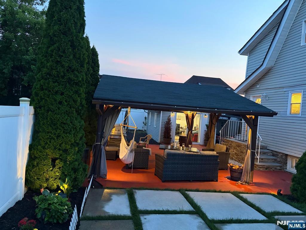371 Simons Avenue