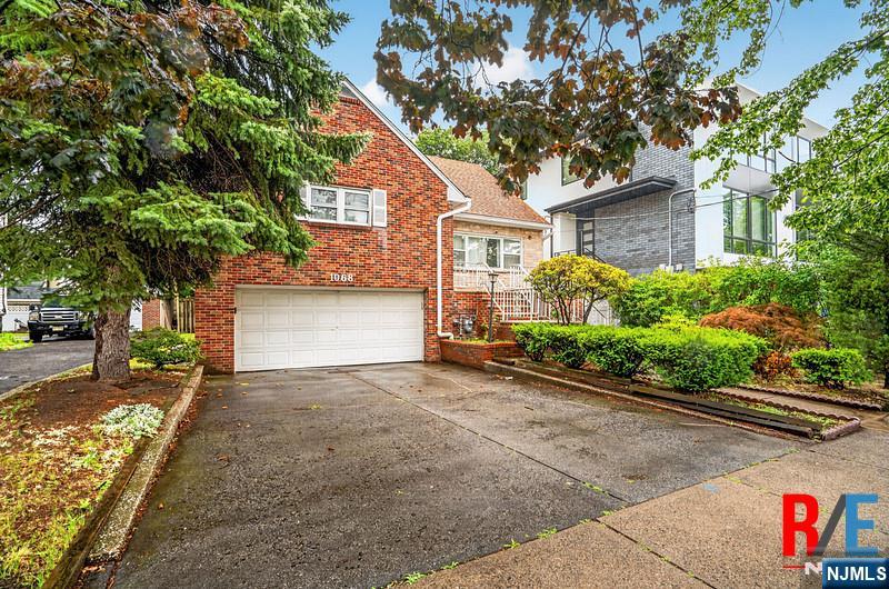 1068 Anderson Avenue - Photo 2
