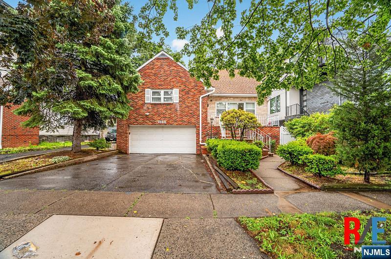 1068 Anderson Avenue - Photo 3